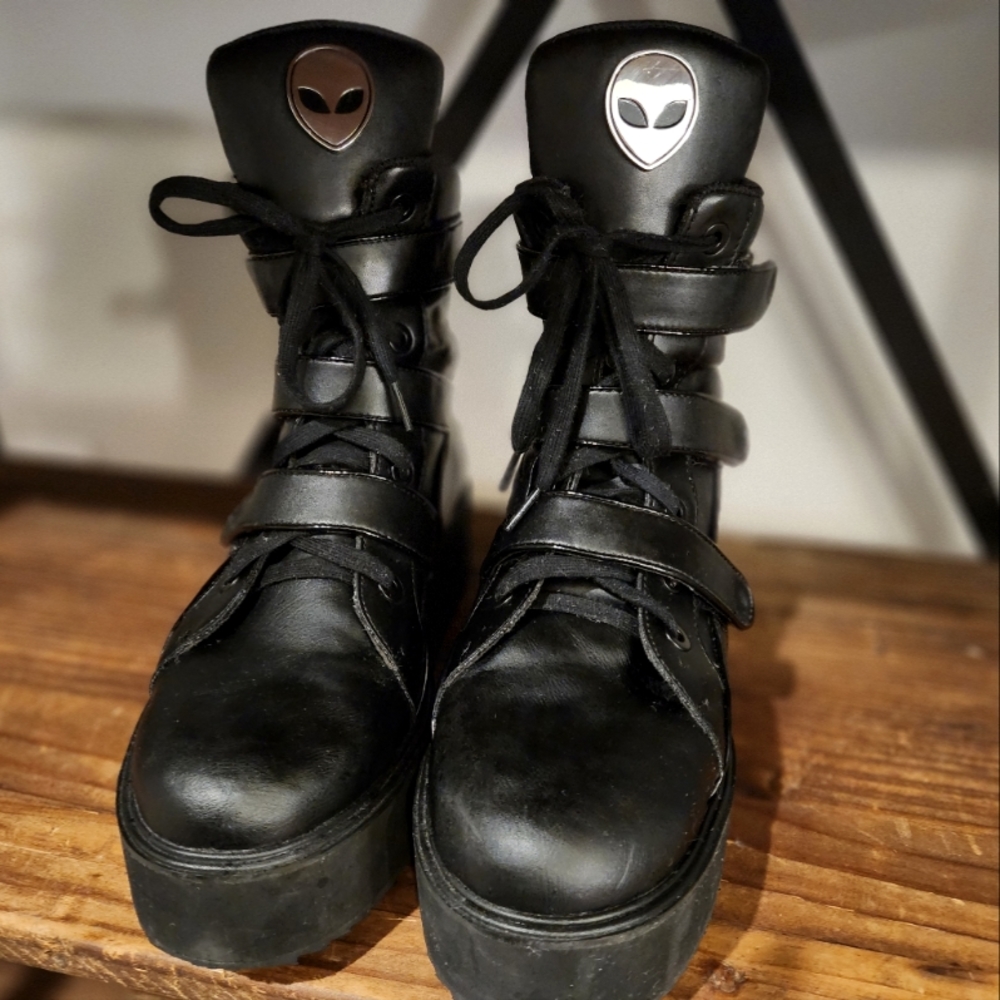 KILLSTAR "She's Out There" Platform Sneaker Boots 👽